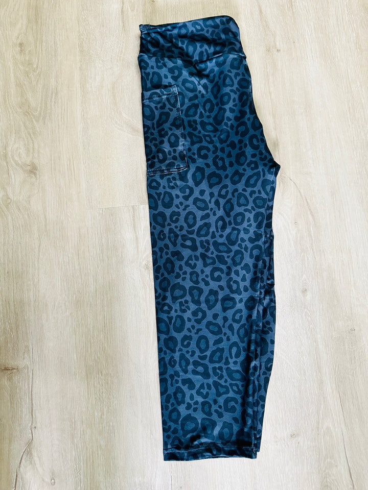 Luxe Custom Capri Leggings with Pockets - Black Leopard