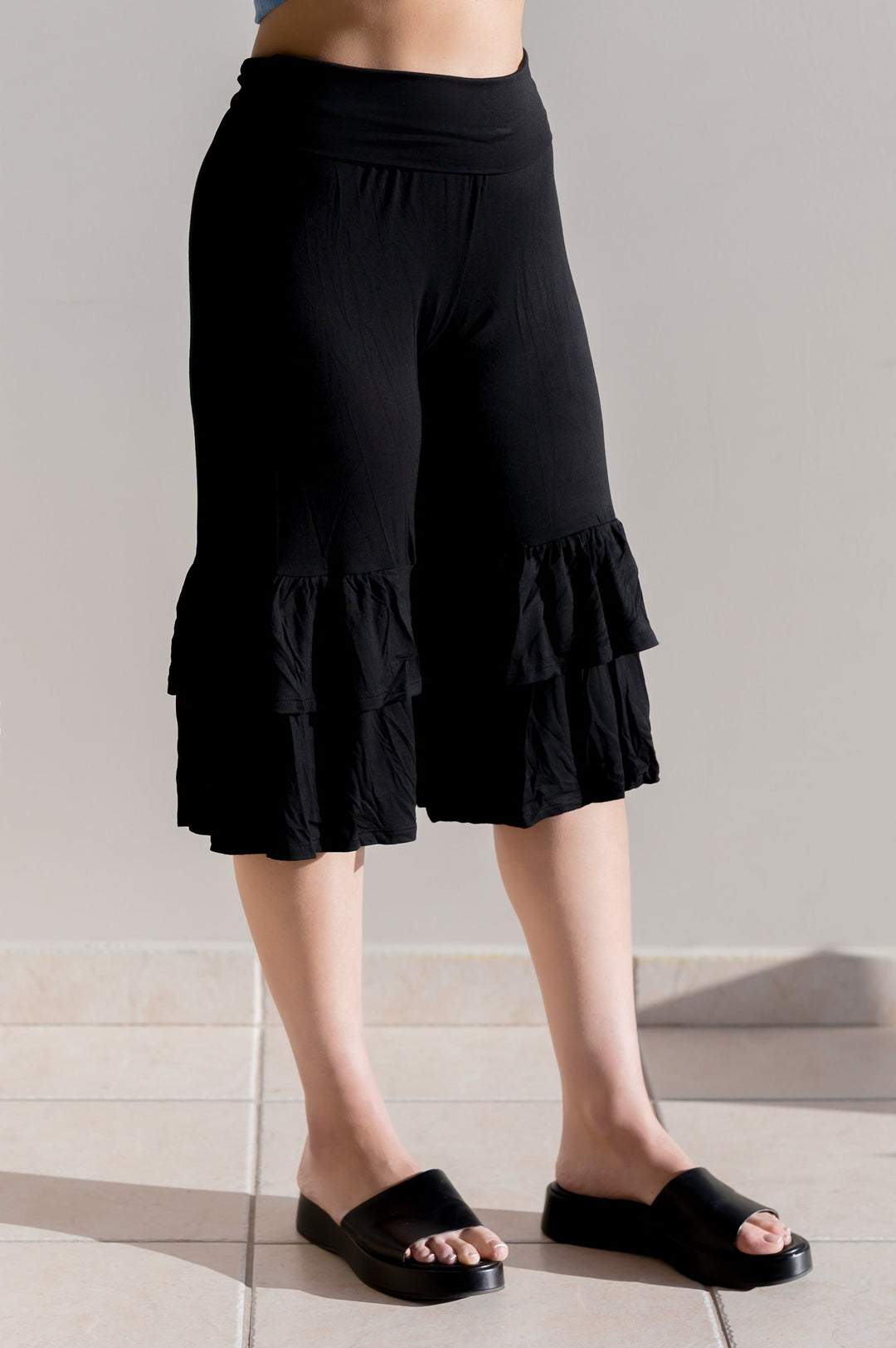 Storm Ruffle Cropped Pants
