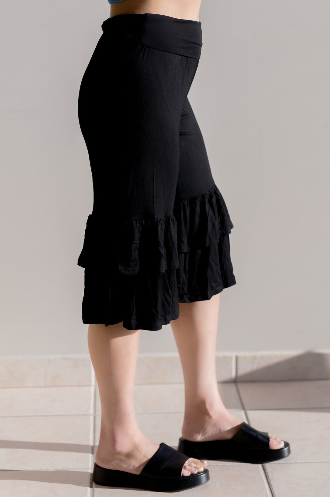 Storm Ruffle Cropped Pants