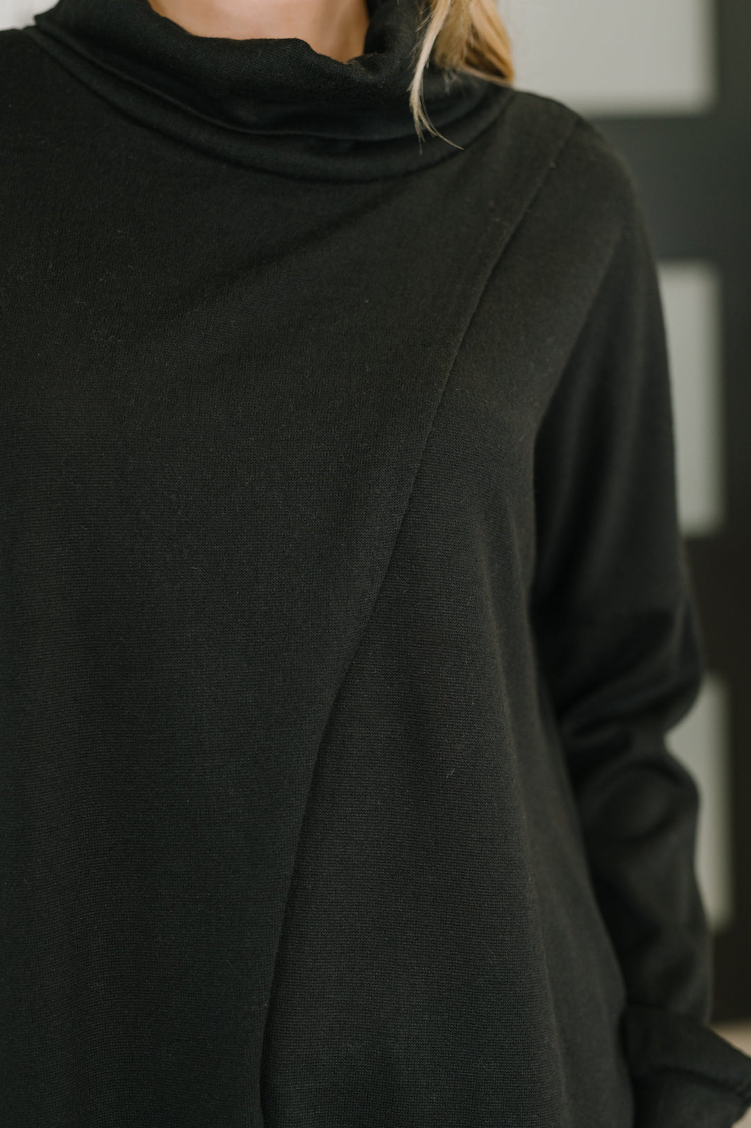 Travel City Scape Turtle Neck Tunic in Black